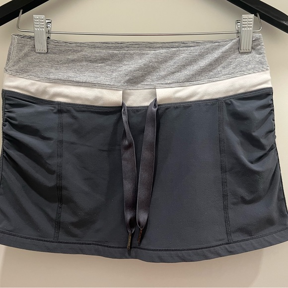 Lululemon Run Enegy Skirt/ Short Size 4 . - Picture 3 of 11